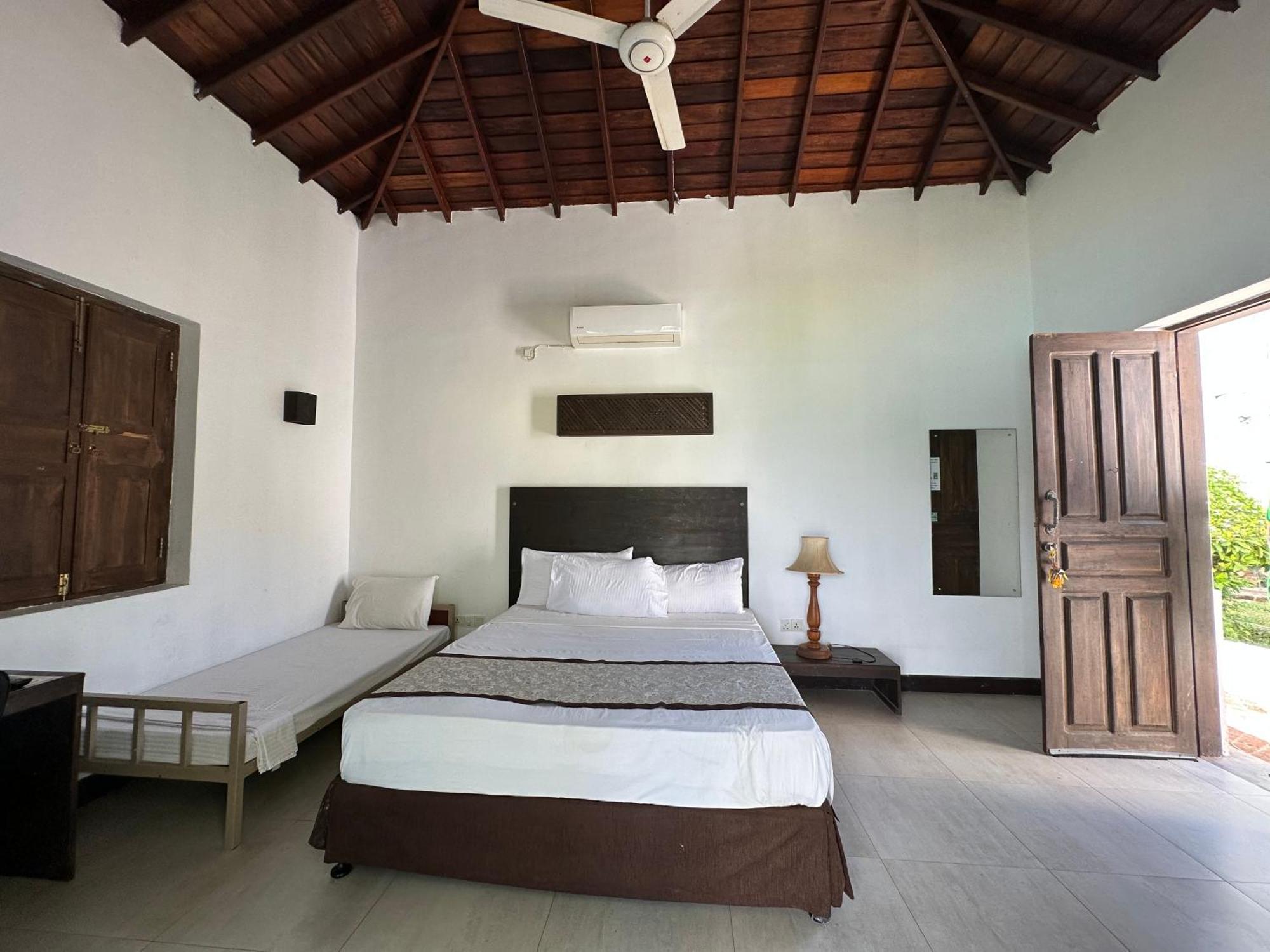 Amaluna Resorts Негомбо Екстериор снимка